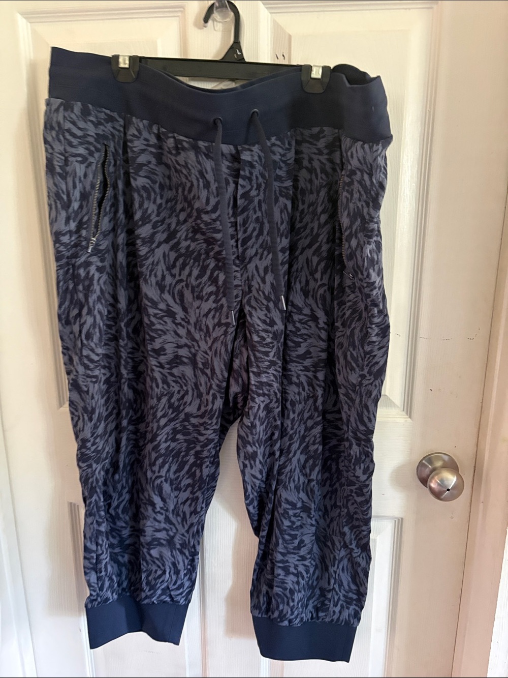 Athleta plus sized Women’s Navy Patterned Jogger Pants